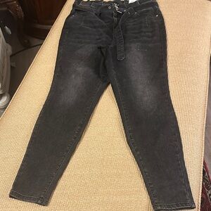 ✔️#82 BNWT Fashion to Figure Black Paperbag Ankle Jeans